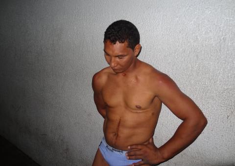 Homem é preso por cárcere privado